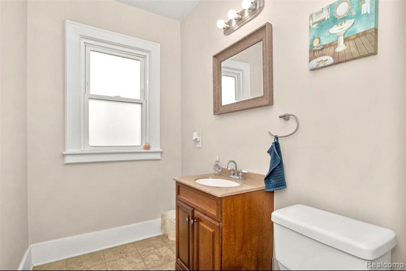 Additional view of 1103 Washington Street