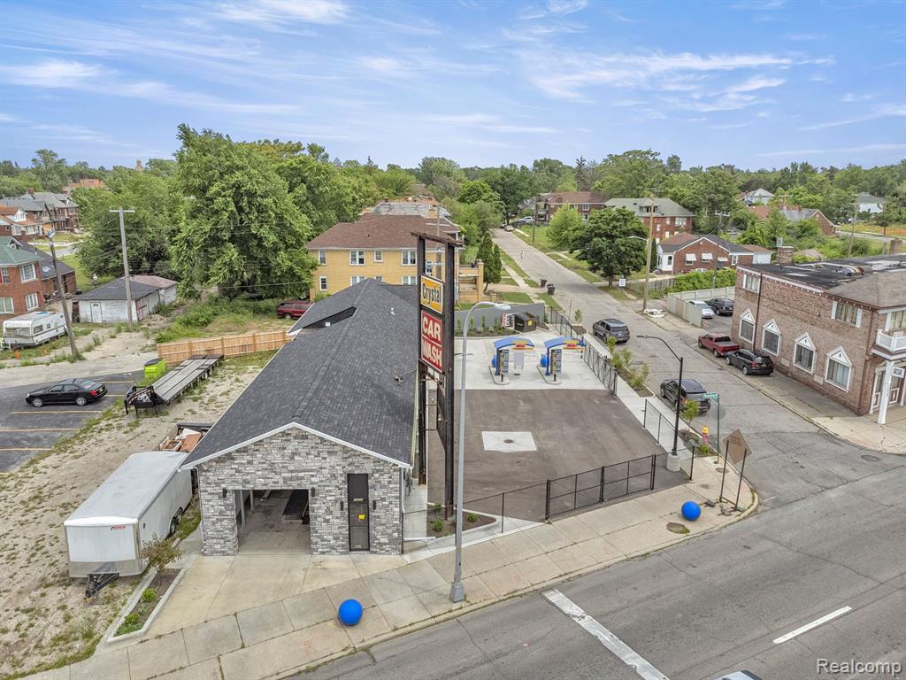 Image of 18900 Woodward Avenue