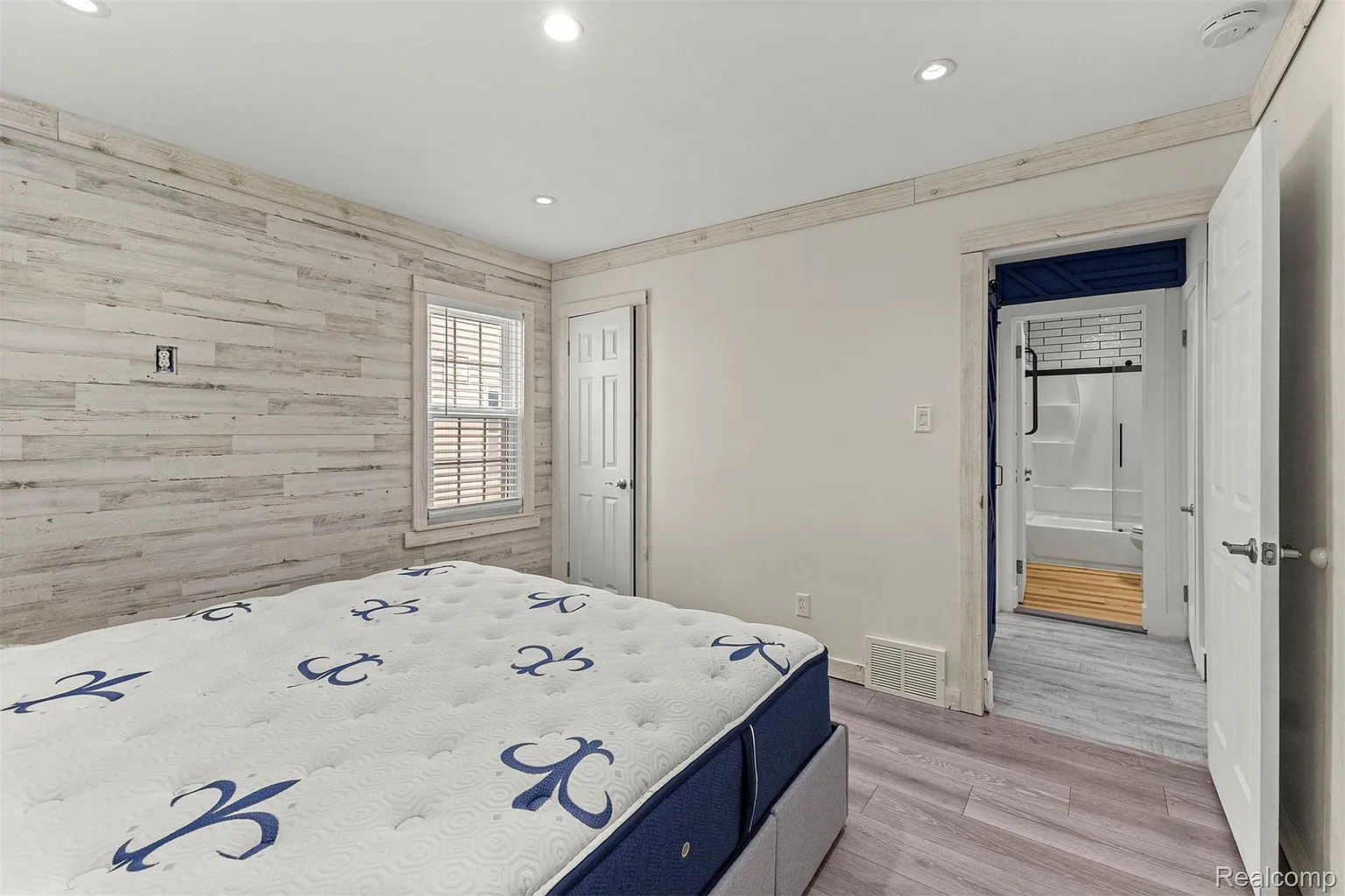 Additional view of 23121 Madison Street