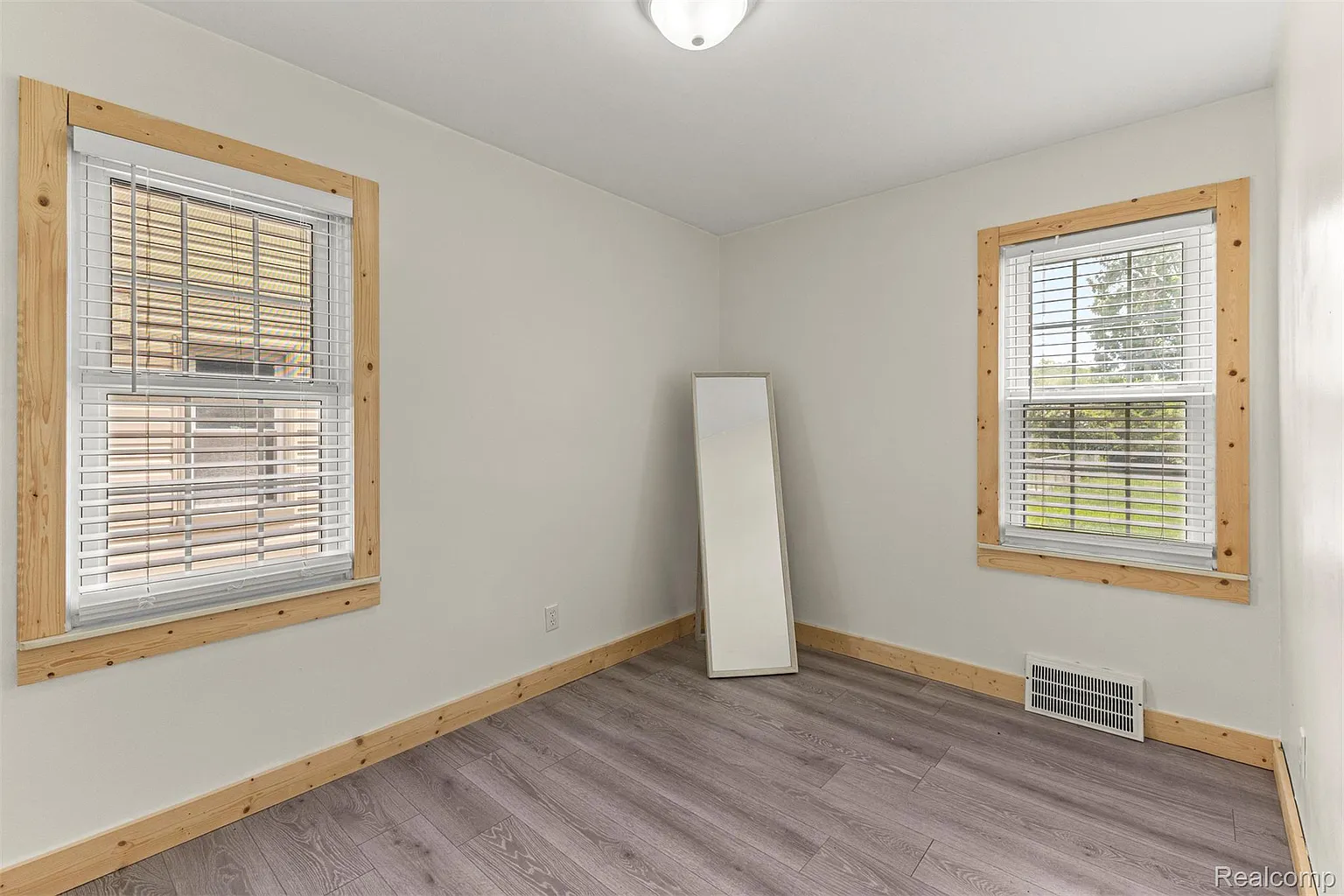 Additional view of 23121 Madison Street