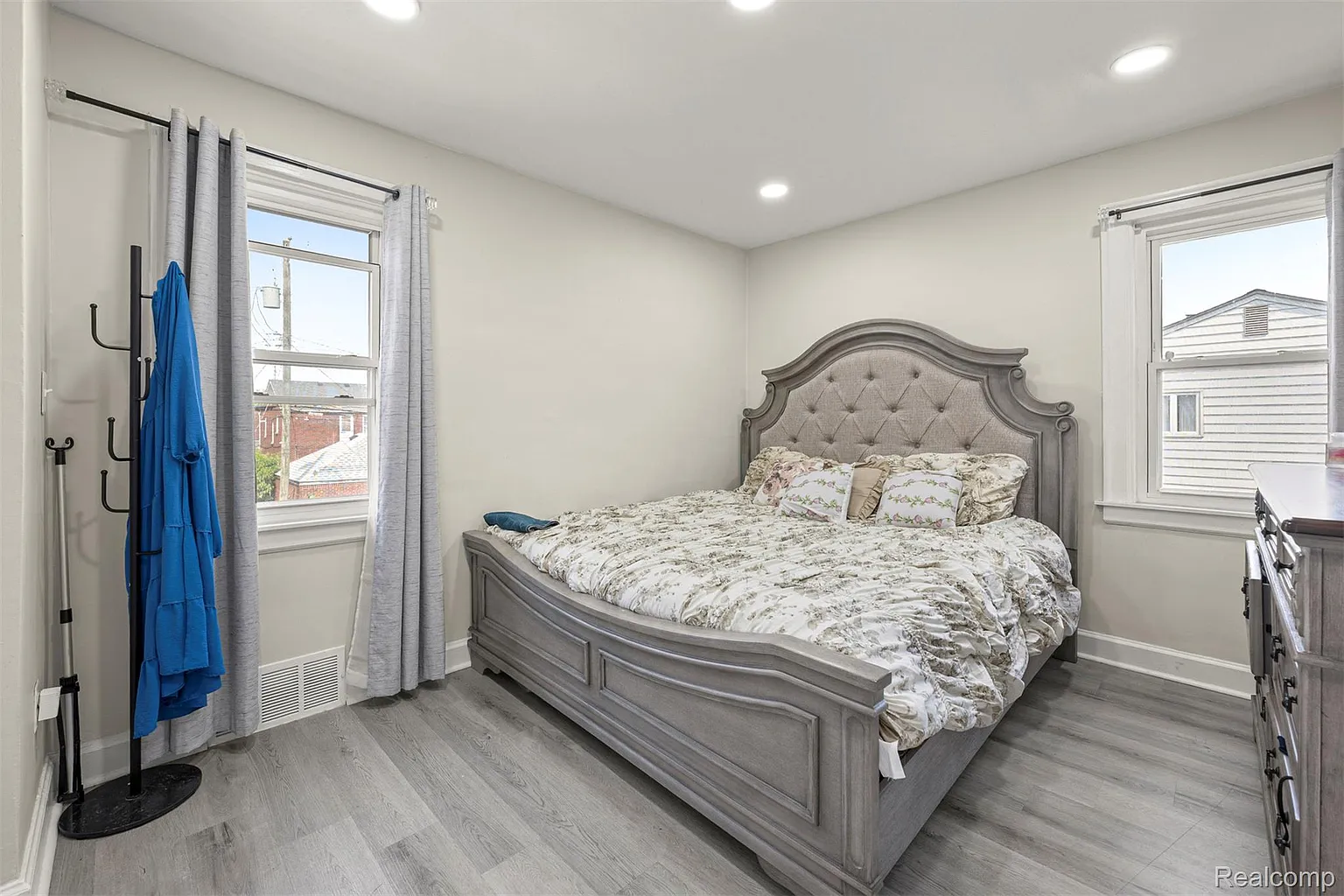 Additional view of 6217 Payne Avenue