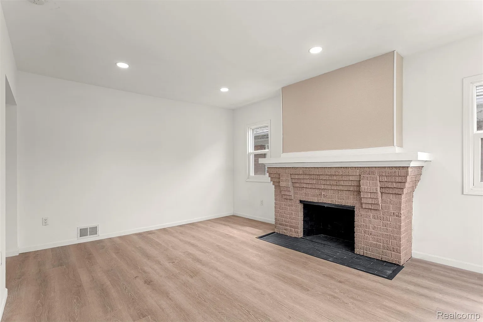 Additional view of 7432 Churchill Street